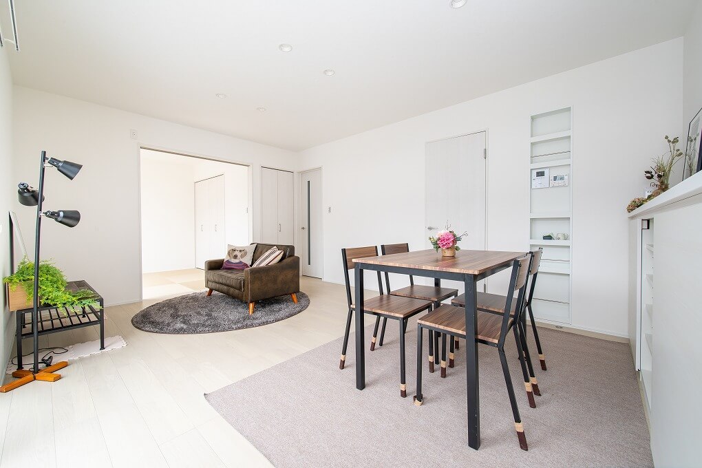 和室と繋がるLDKは空間を広く感じさせます。