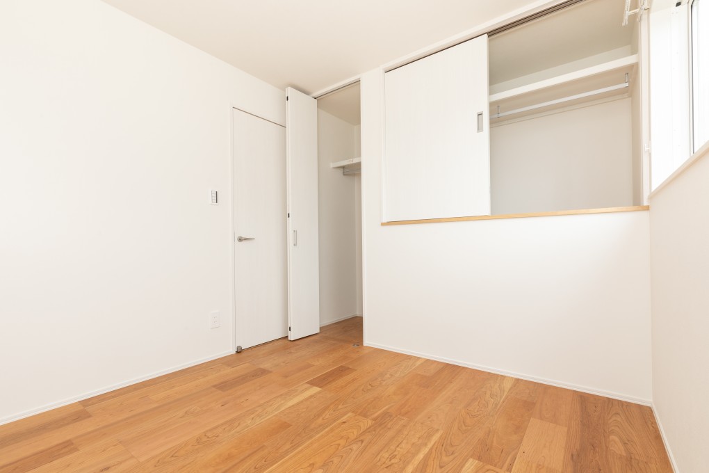 2階の洋室も収納力抜群です