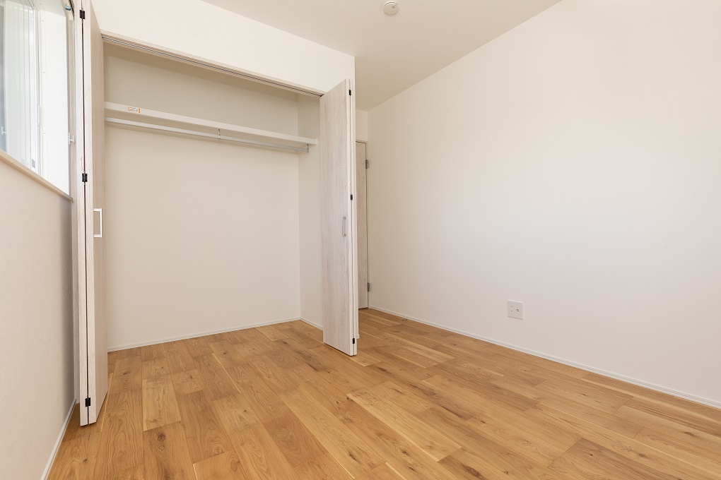 洋室にも大きなクローゼットが