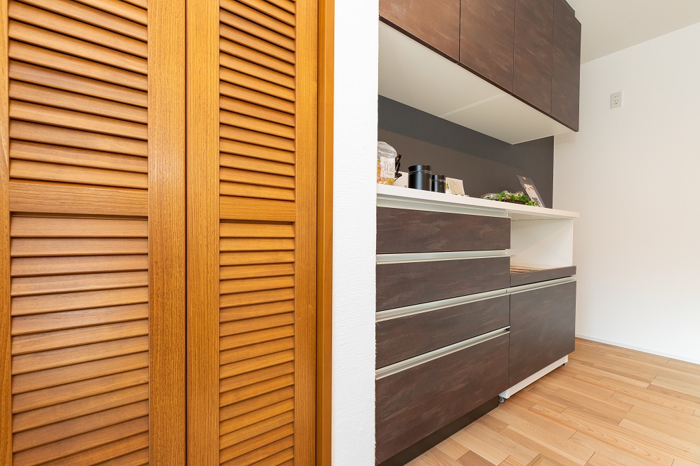 キッチンパントリーで収納力UP