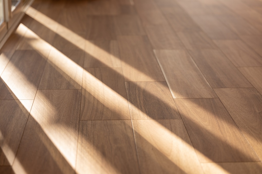 アカシアの表情豊かなフローリング