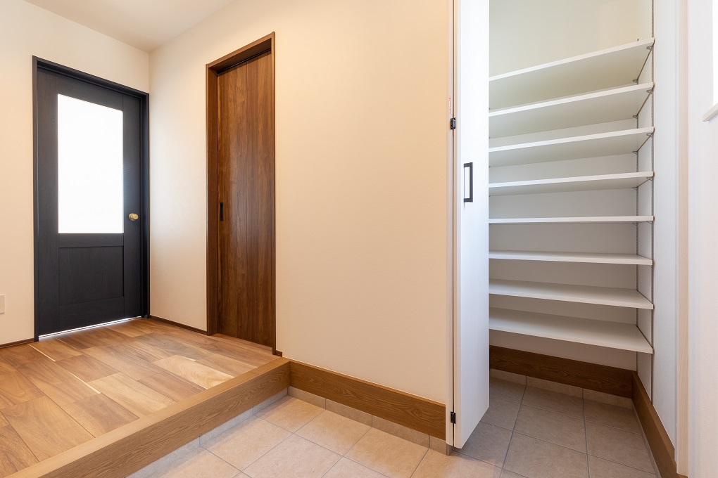 収納力抜群の土間収納で玄関まわりもすっきりと・・・