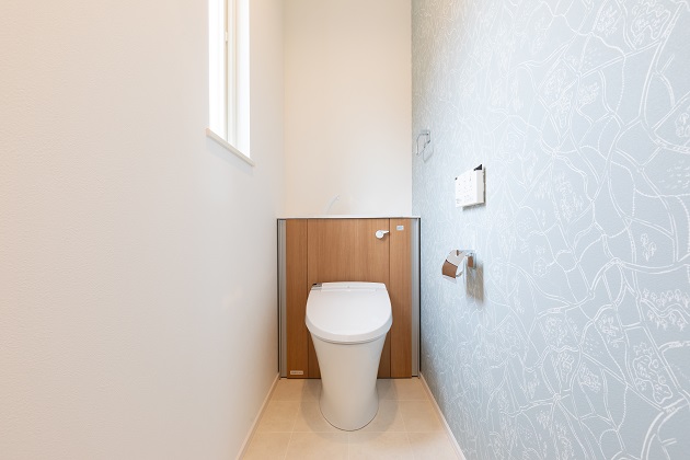 清潔感のあるアクセントクロスが素敵・・・