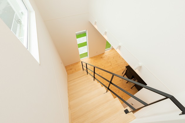 吹抜けが開放感をもたらしますね