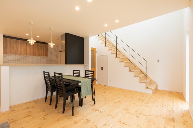 リビング階段で自然と家族が集まります