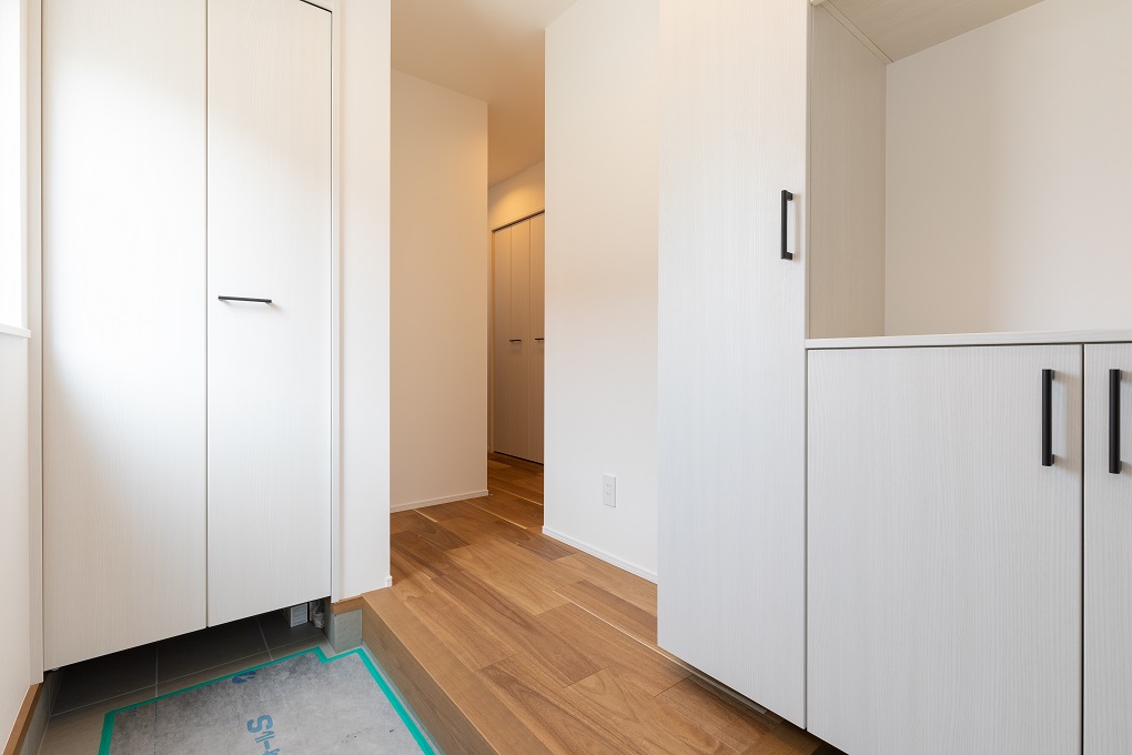 シューズボックスと土間収納があれば、散らかりやすい玄関周りもスッキリ