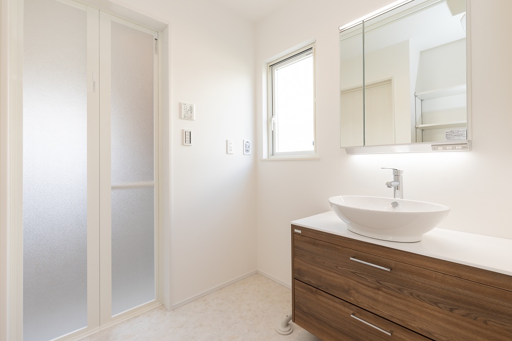 スタイリッシュデザインの洗面台がお家の雰囲気にぴったり