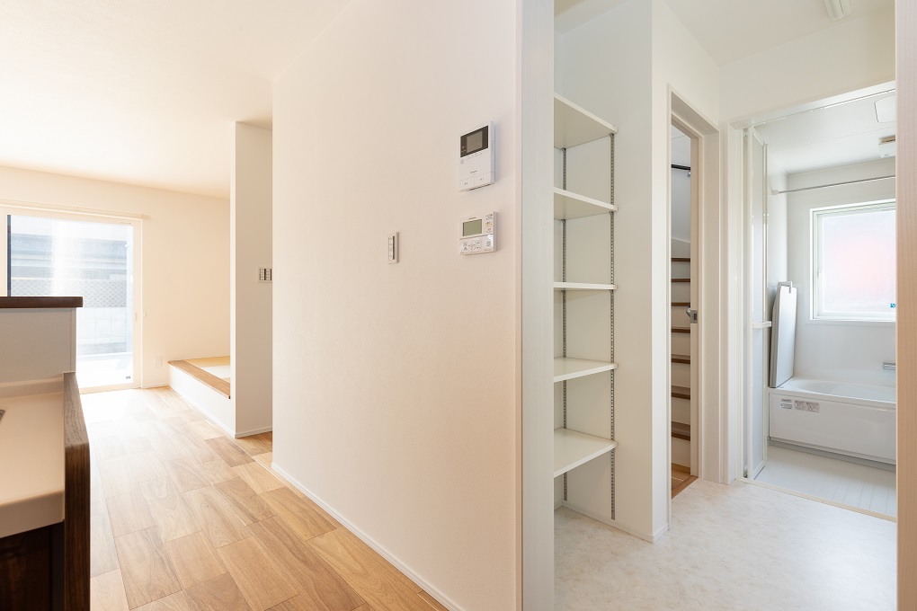 家の中をぐるっと一周できる回遊導線で家事がスムーズに